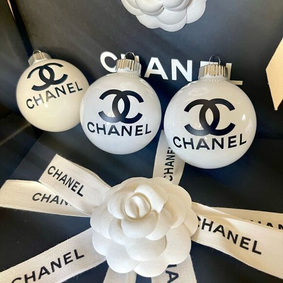 CHANEL Christmas Ornaments - Picture 4 of 6
